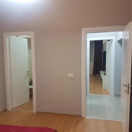 Cityheart Near Skanderbeg Square By Robert アパート