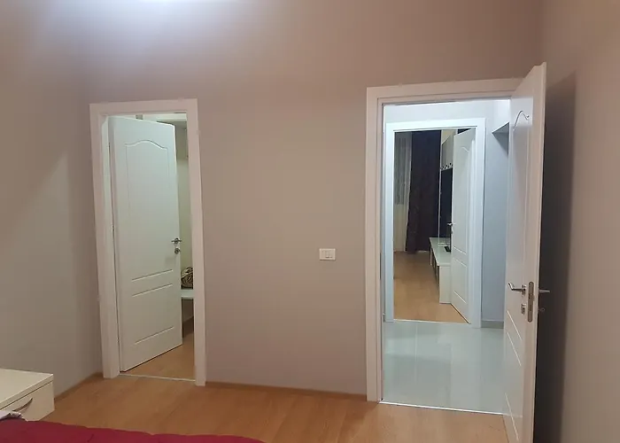 Cityheart Near Skanderbeg Square By Robert アパート