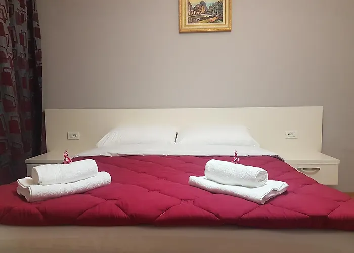 Cityheart Near Skanderbeg Square By Robert Lägenhet